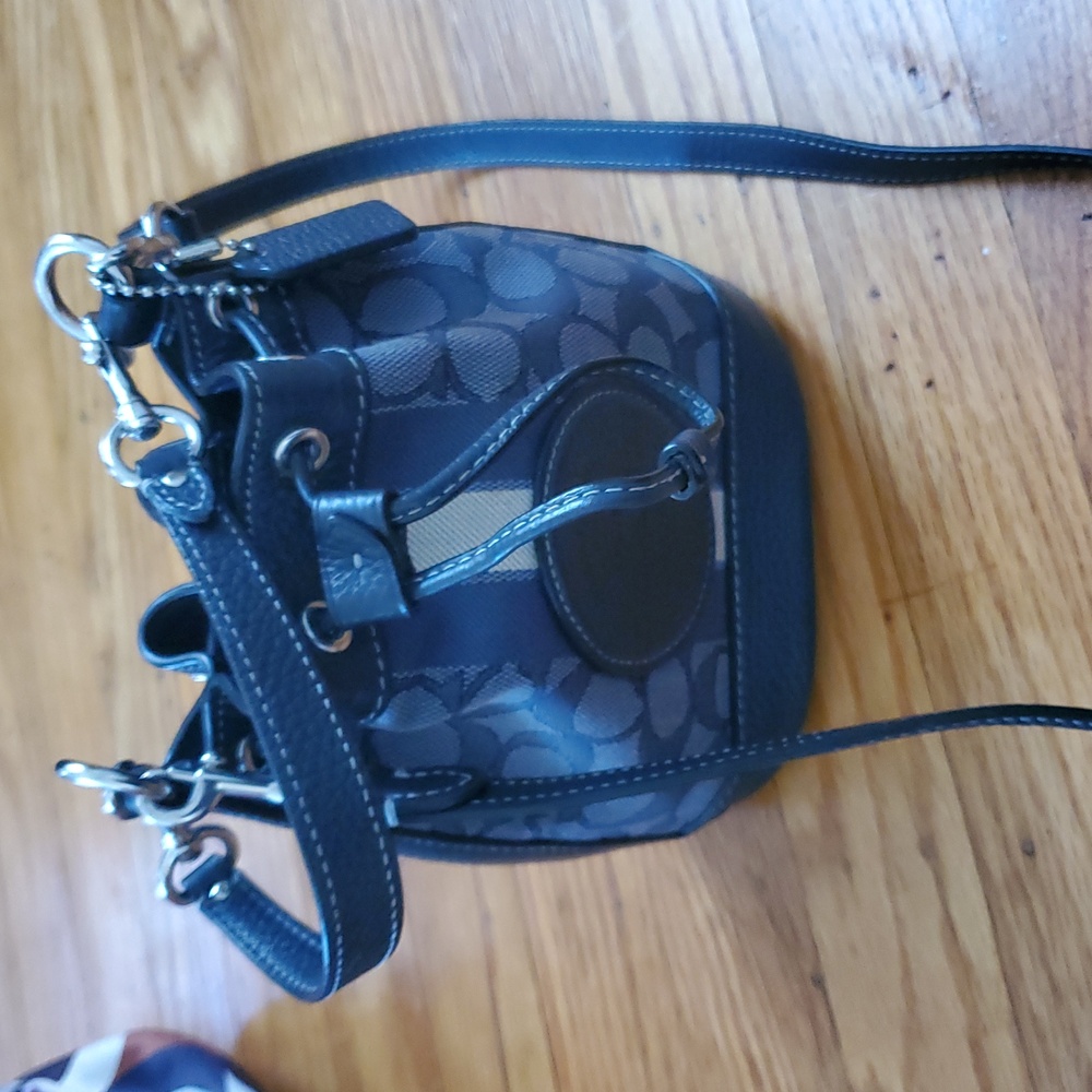 COACH DEMPSEY BUCKET MINI SHOULDER,CROSSBODY NAVY BLUE  Bag